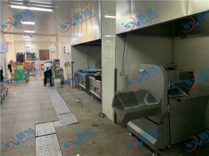 學校后廚使用《XZ-KP285砍排機》砍豬大排,技術師傅親自上門調試指導